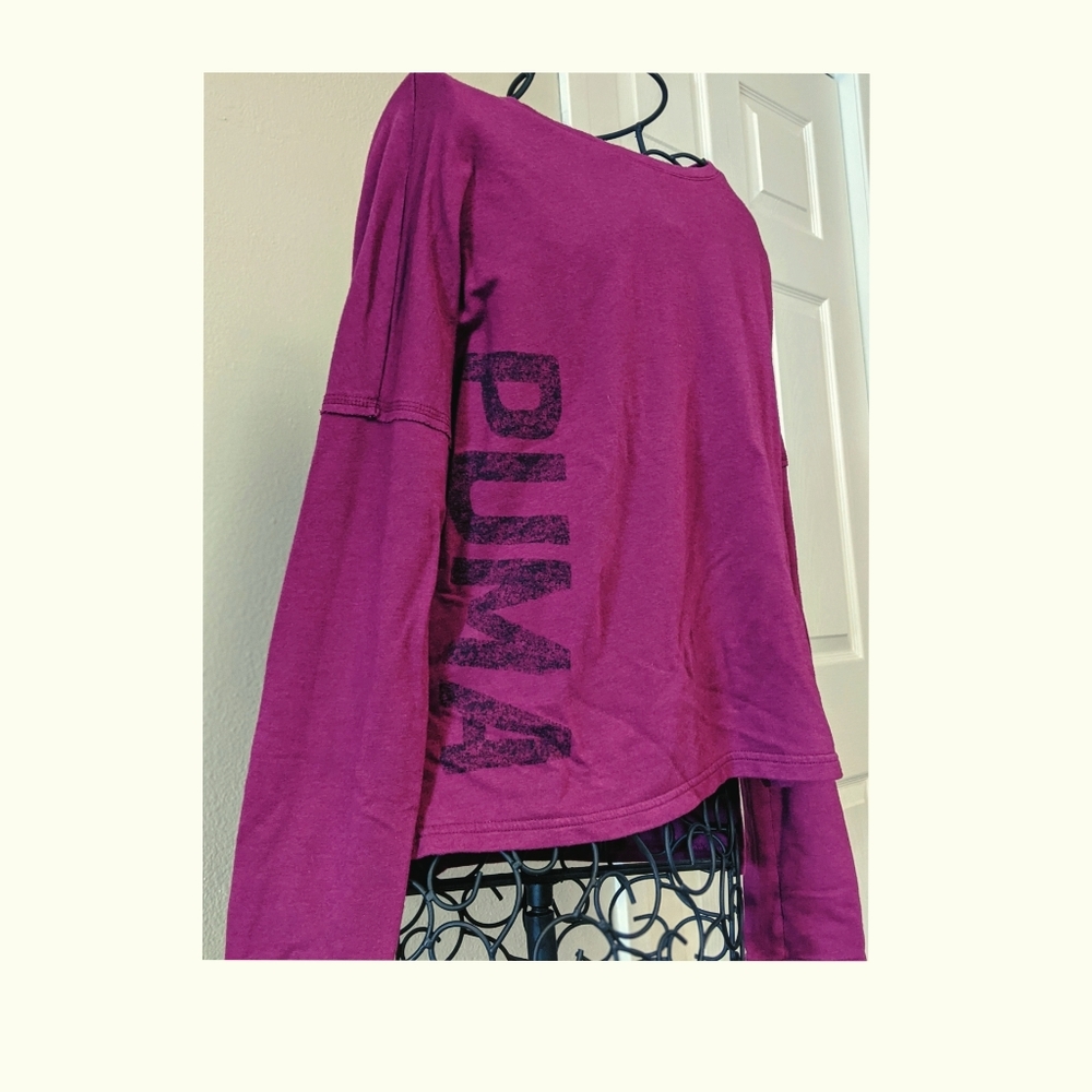 Puma Graphic Long Sleeve Tshirt Sz XS V-Cut Back